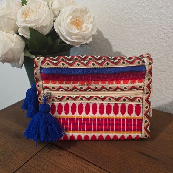 Jen & Co Emberlyn Triangular Pouch - Picture 1 of 6